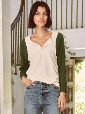 THE GREAT. Cream Baseball Rugby Henley with Navy Blue Raglan Sleeves Size Small